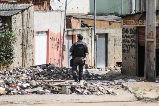 Retirada de barricadas, Pq Lebret e Santa Helena, Ten. Mory 2ª Cia Guarus_ Fotos de Carlos Grevi