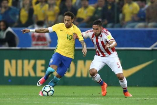Neymar foi o melhor jogador em campo na vitória de 3x0 sobre o ParaguaiLucas Figueiredo/CBF