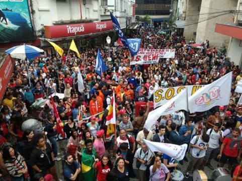 Primeira greve geral aconteceu em 28 de abril e a concentração aconteceu na Praça São Salvador (Foto: Divulgação)