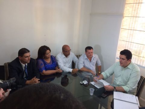 Ozéias, Linda Mara, Miguelito e Thiago Virgílio tomaram posse em cerimônia realizada no gabinete de Marcão (Foto: JTV)