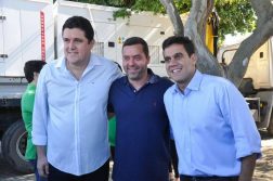 O presidente da Câmara Municipal Marcão Gomes, Cesar Tinoco e o Prefeito Rafael Diniz.