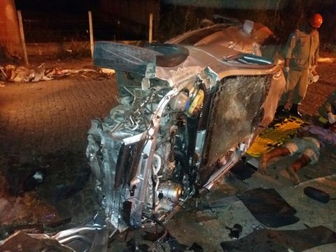 Caminhonete Volkswagen Saveiro ficou completamente destruída (Foto: Divulgação)