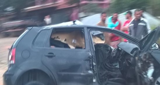 Acidente envolveu um carro e um caminhão (Foto: São Fidélis Notícias)