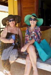 Búzios: As queridas irmãs Maria Teresa Aguiar e Carol Aguiar curtindo o feriado
