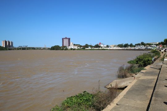 Nível do rio está sendo monitorado (Foto: Elton Nunes)
