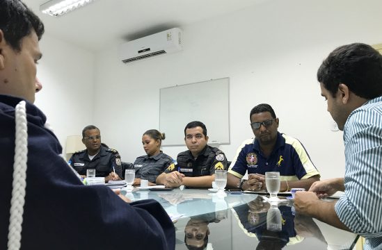 Reunião entre prefeito e comando militar de Campos (Foto: Supcom)